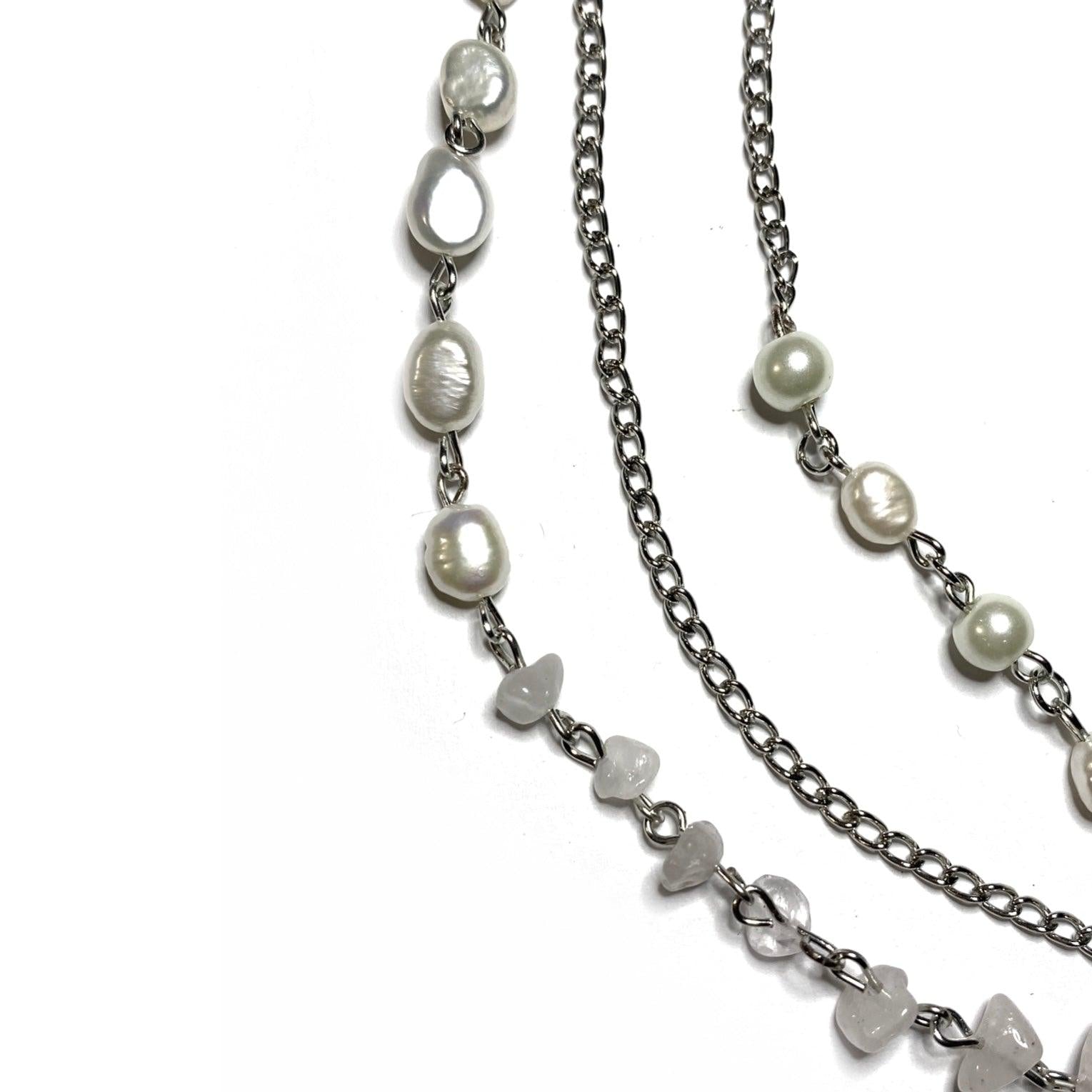 Kralen en stenen van klok ketting dichtbij