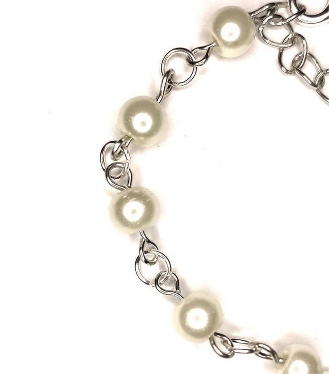 Bracelet with Pearls and a Heart
