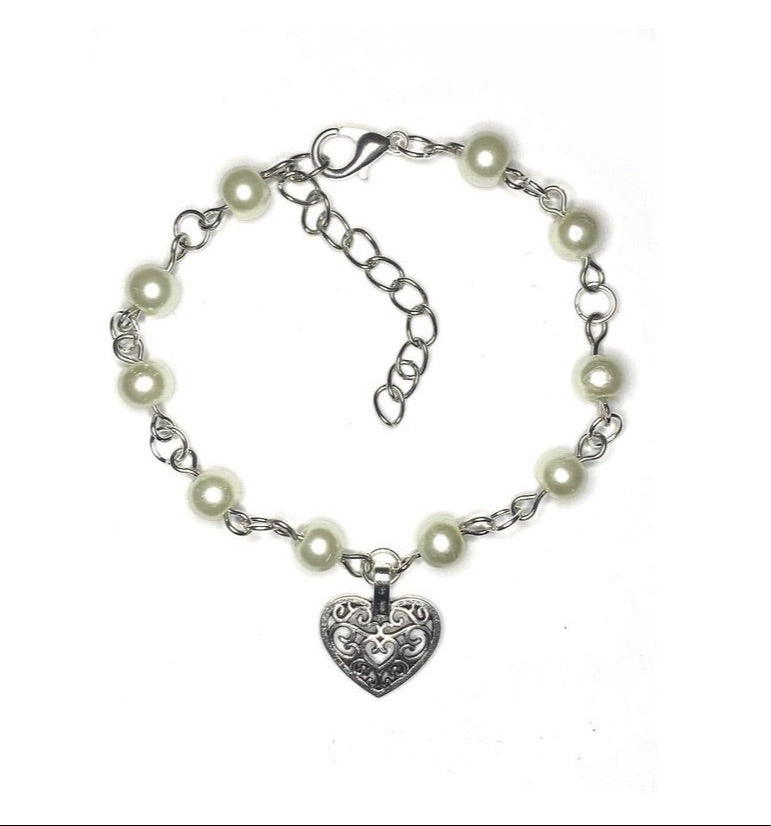 Bracelet with Pearls and a Heart