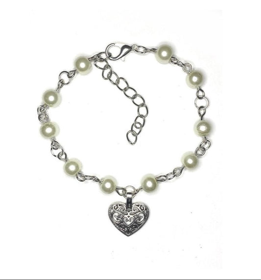 Bracelet with Pearls and a Heart
