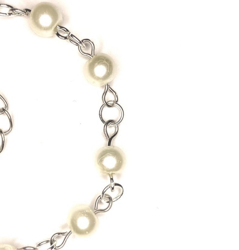 Bracelet with Pearls and a Heart